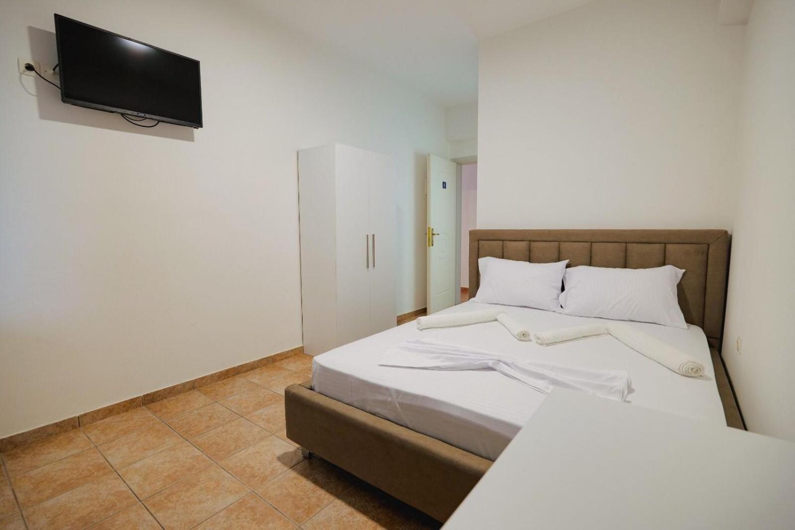 Mema Rooms Himare Exterior photo